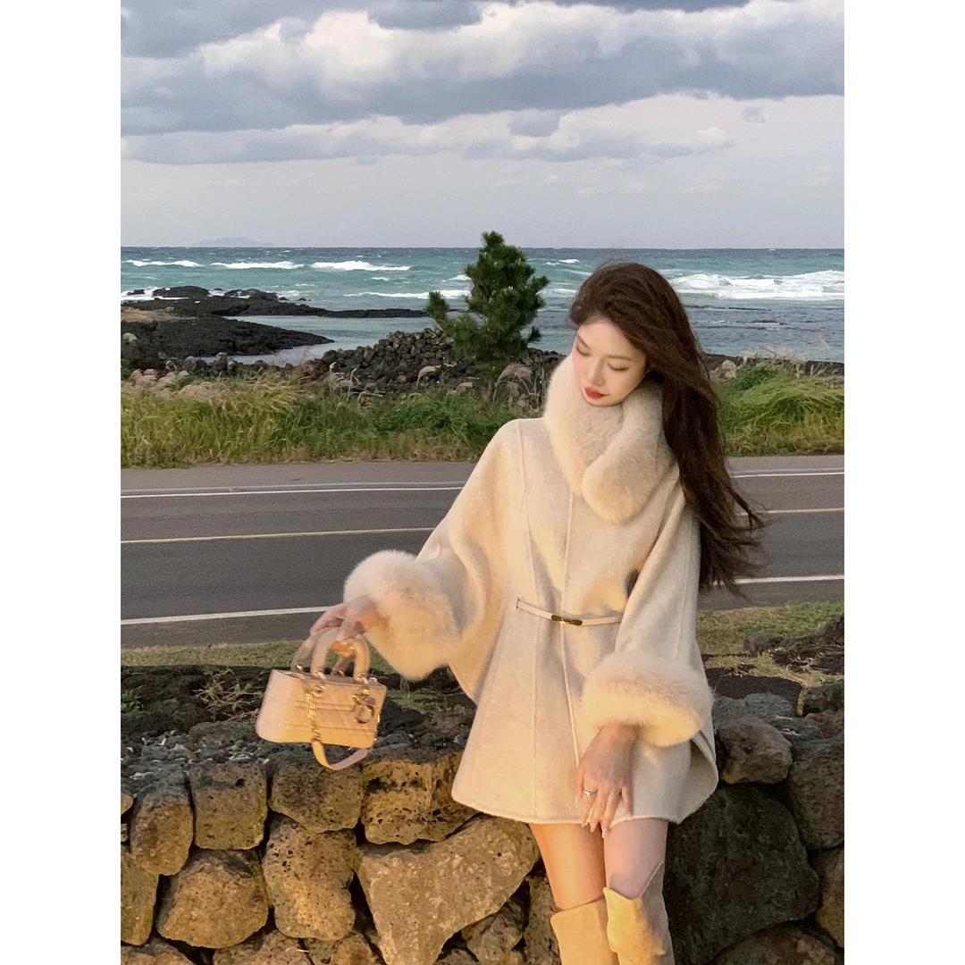 JustQin冰岛恋人秋冬新款du家色真狐狸毛双面呢斗篷式大衣女