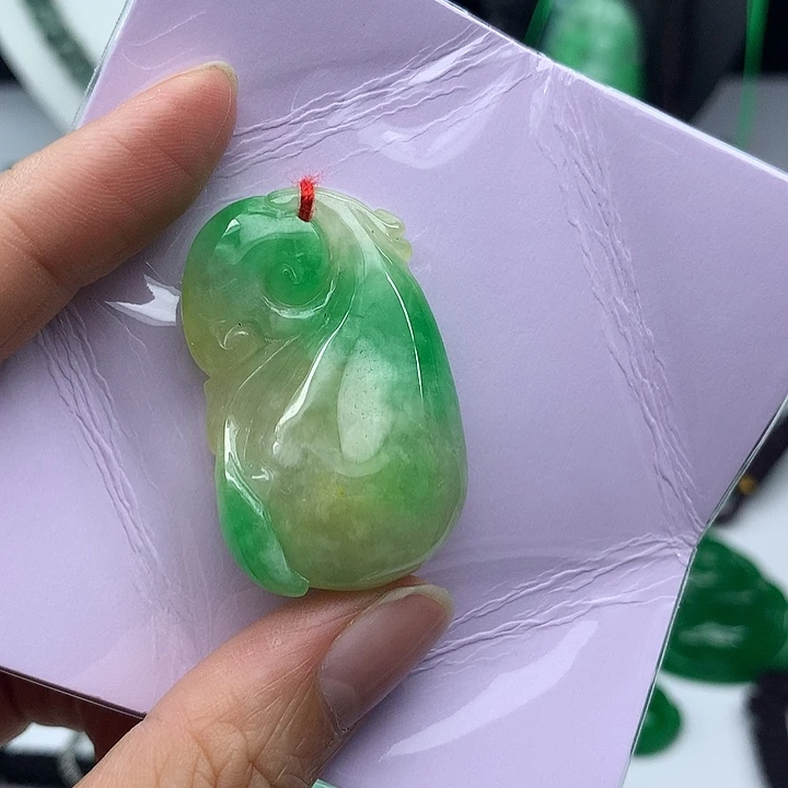 翡翠未镶嵌吊坠(赠链)