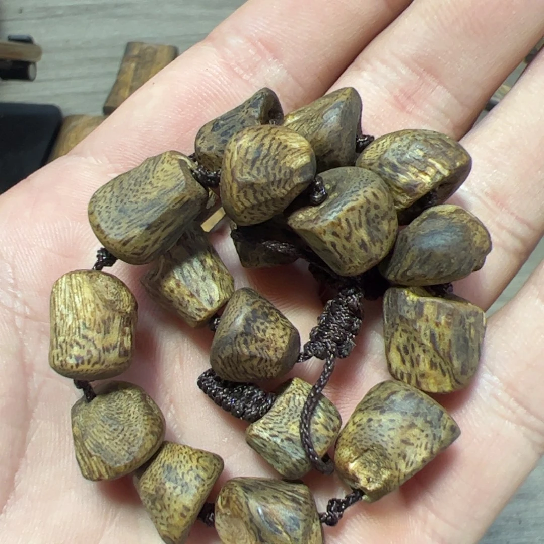 沉香木手串树丁10克