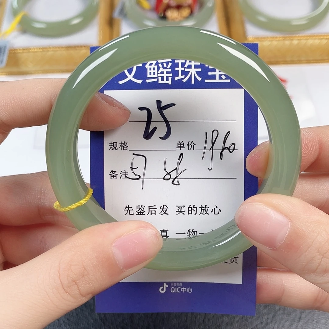 *****和田玉未镶嵌手镯