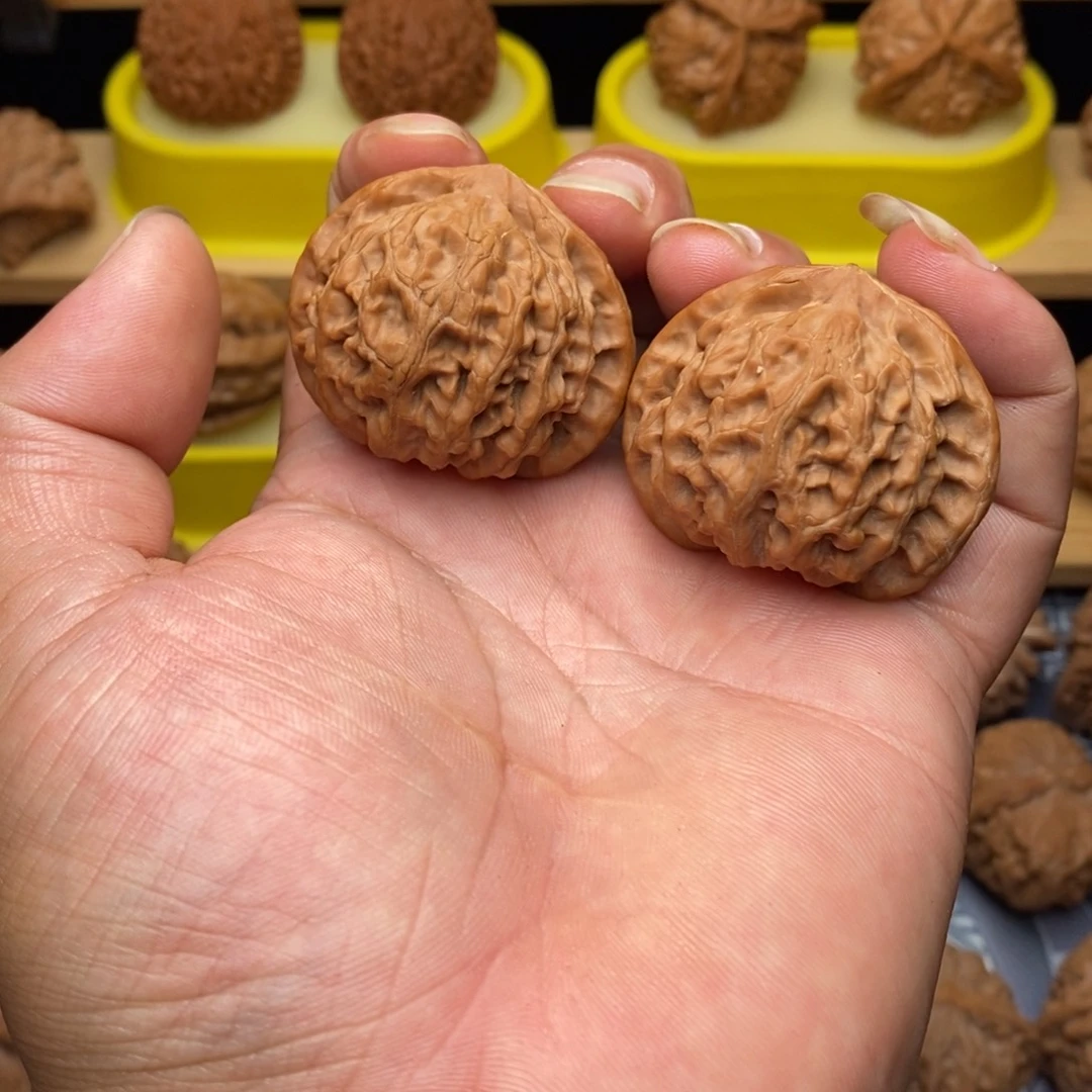 卡***记把件文玩核桃宫灯