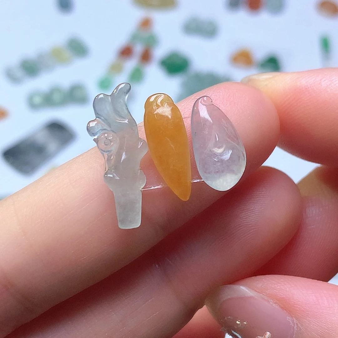 翡翠未镶嵌颈饰瓜