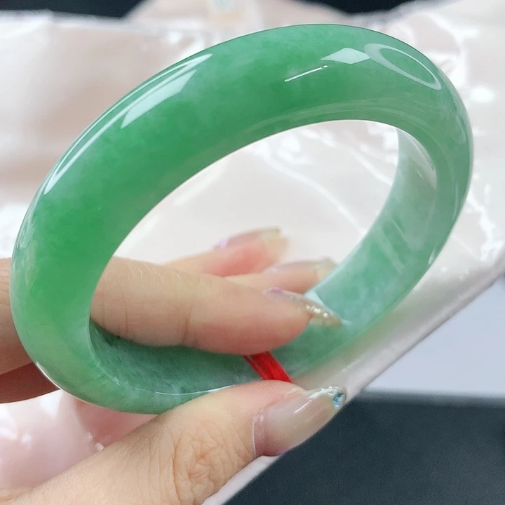 未镶嵌手镯翡翠，810