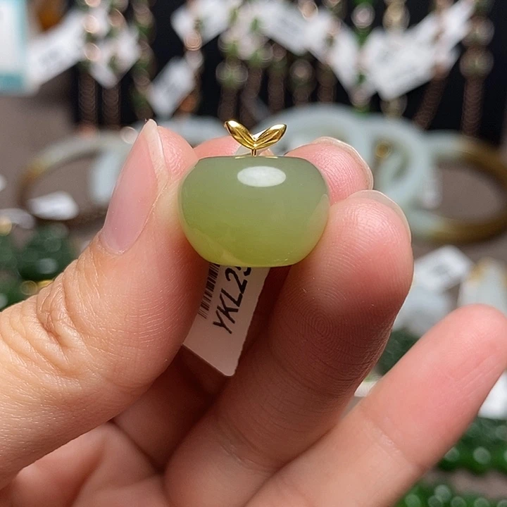 和田玉18K金镶嵌颈饰