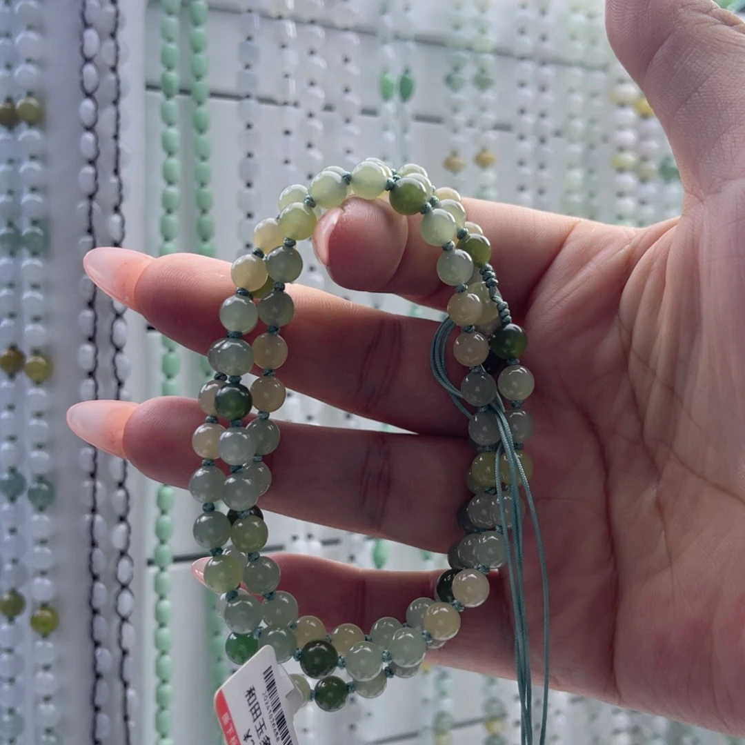 杨***8颈饰未镶嵌和田玉