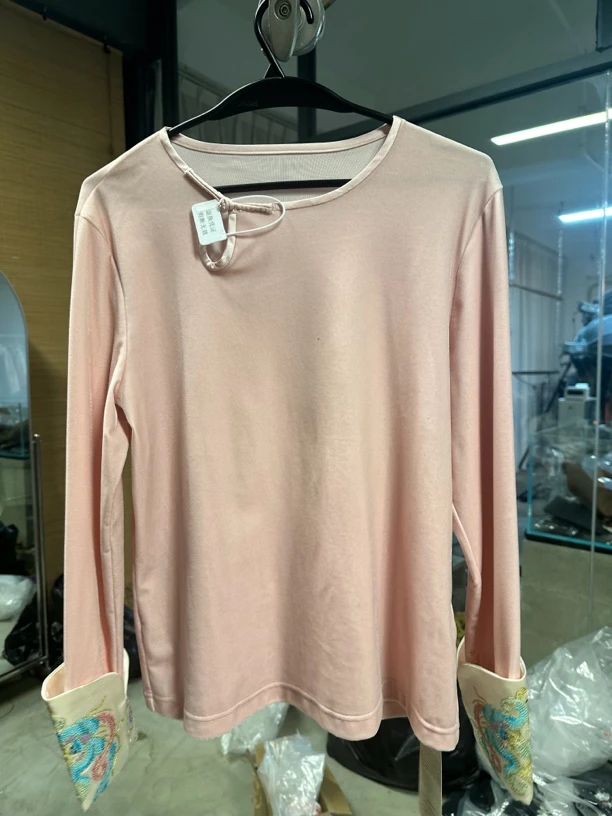 平绒圆领小设计刺绣打底衫