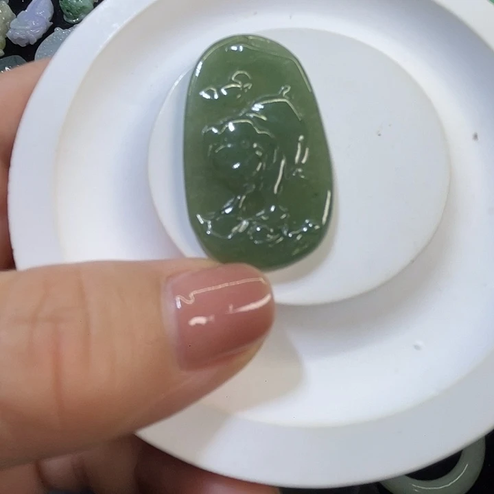 翡翠未镶嵌颈饰猪生肖牌