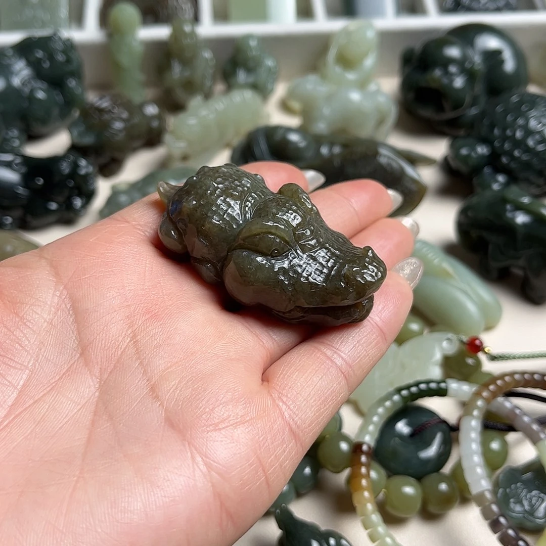 和田玉未镶嵌挂件