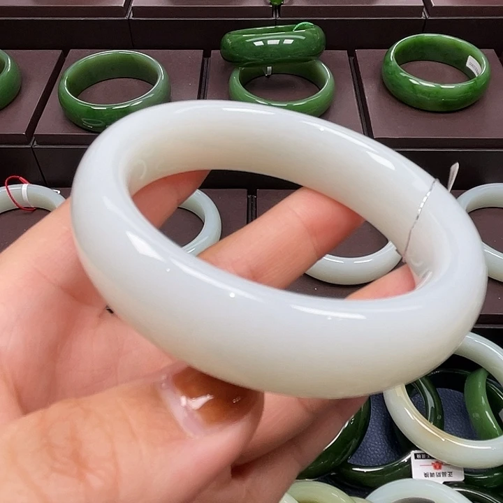 和田玉未镶嵌手镯