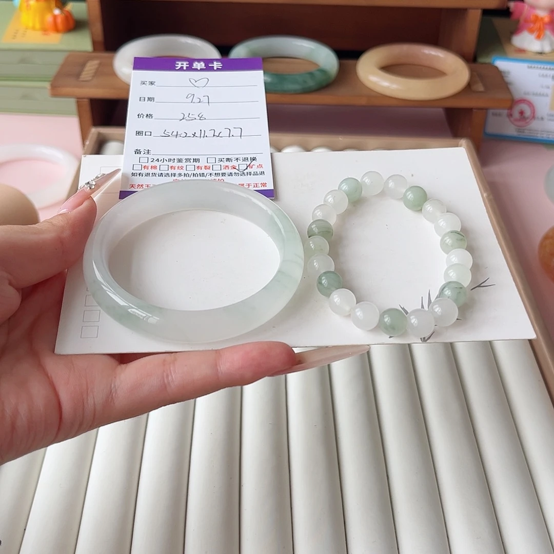 ****石英质玉未镶嵌手镯