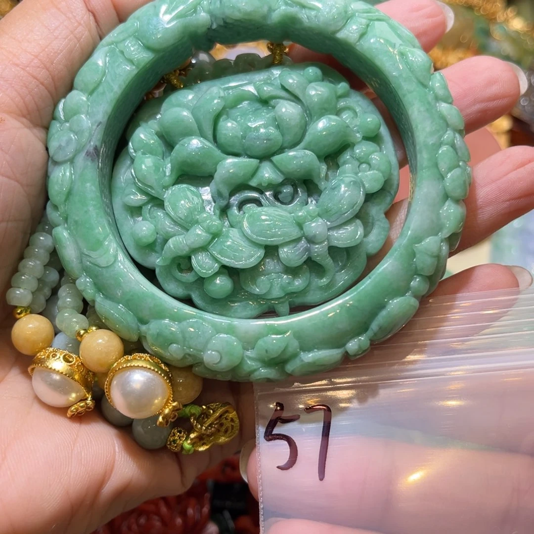 翡翠未镶嵌颈饰待编织