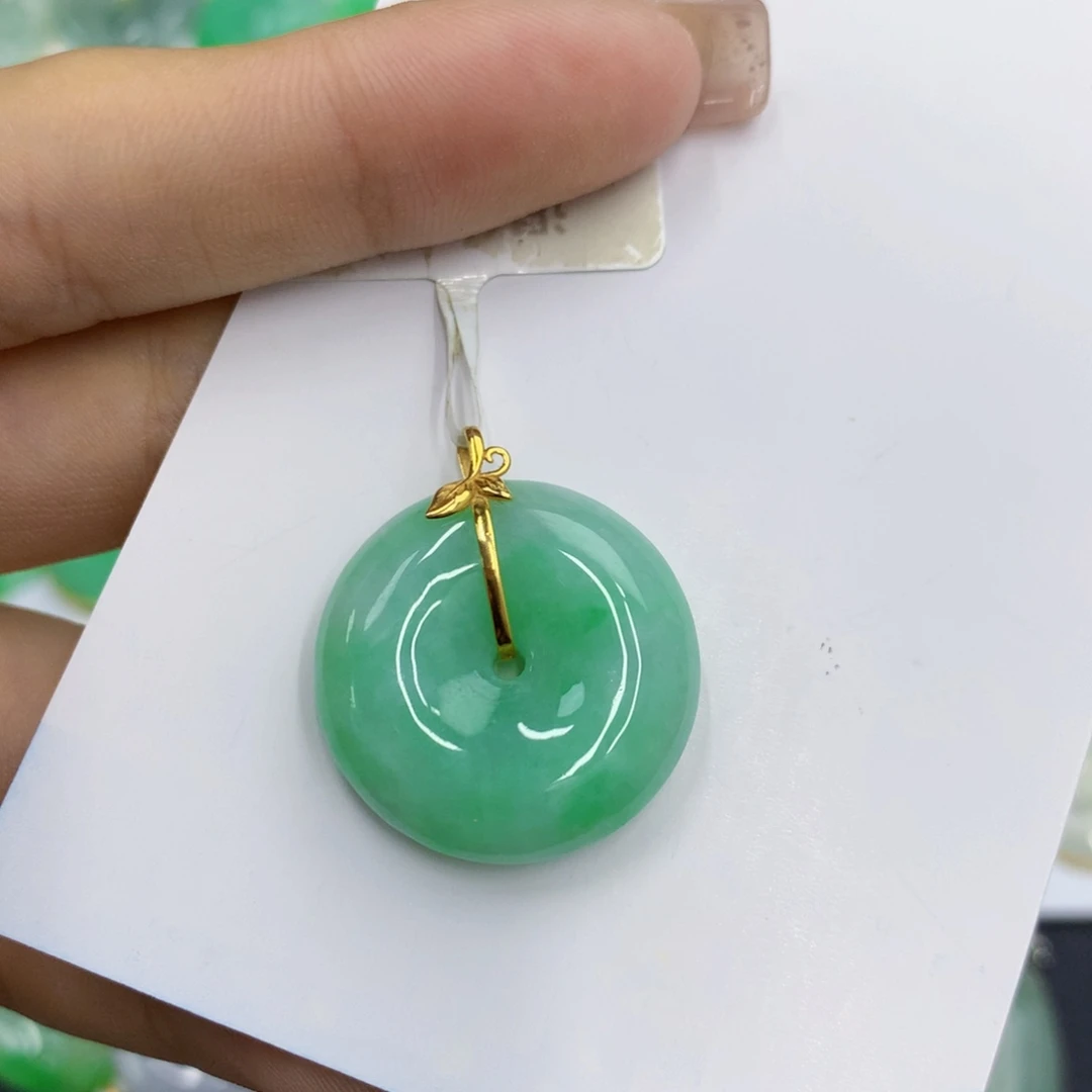 翡翠18K金镶嵌颈饰翡翠