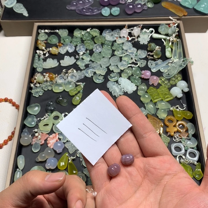咿***咿蛇纹石玉合金耳钉