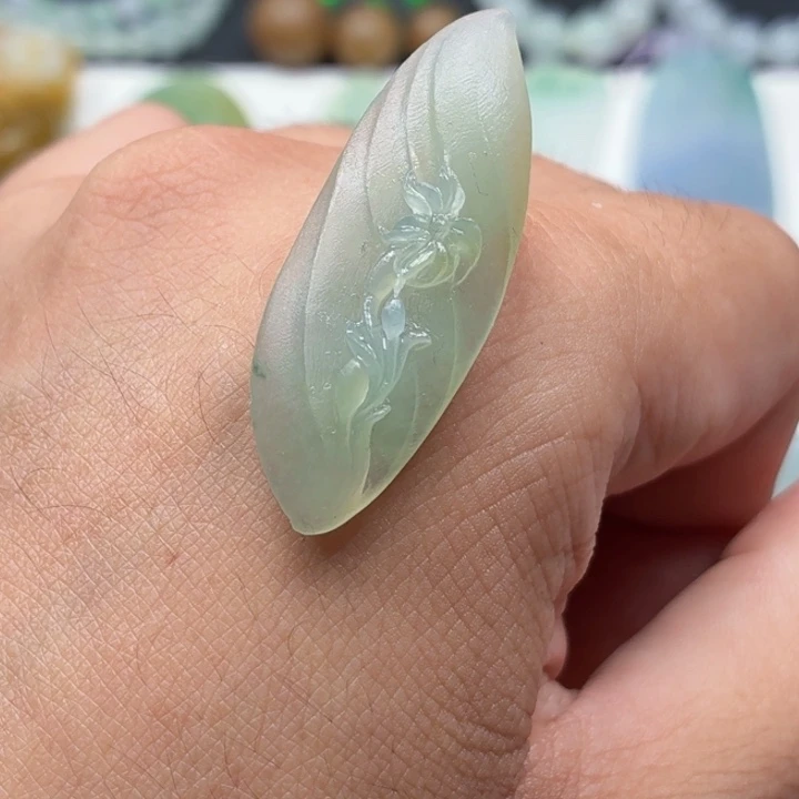 定制翡翠未镶嵌翡翠玉兰花