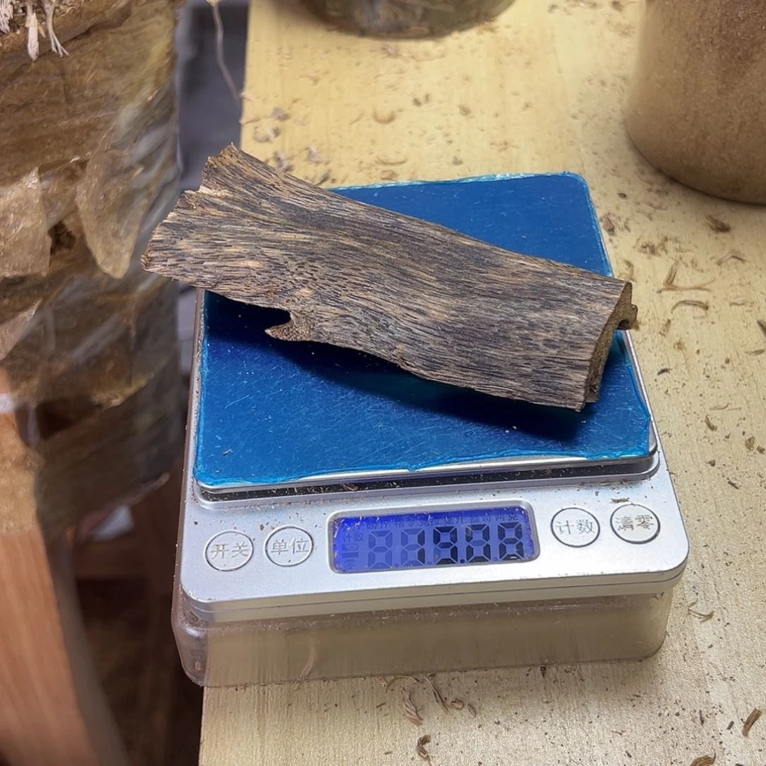 香料绿奇楠白棋天然虫漏19克