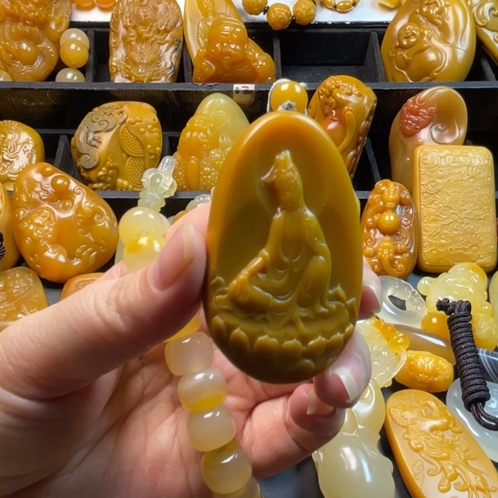 浩***森石英质玉未镶嵌颈饰