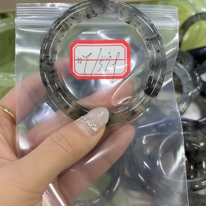 草***吖蛇纹石玉未镶嵌手镯