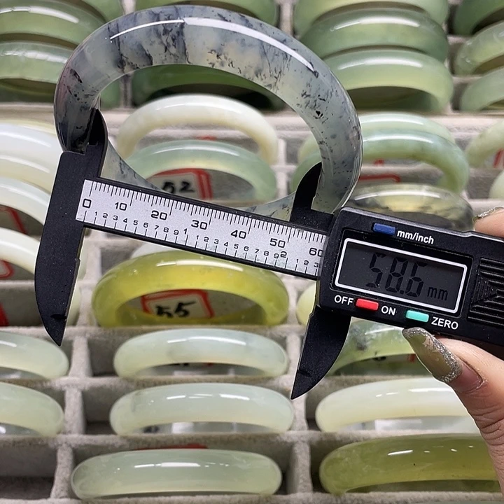 蛇纹石玉未镶嵌手镯48