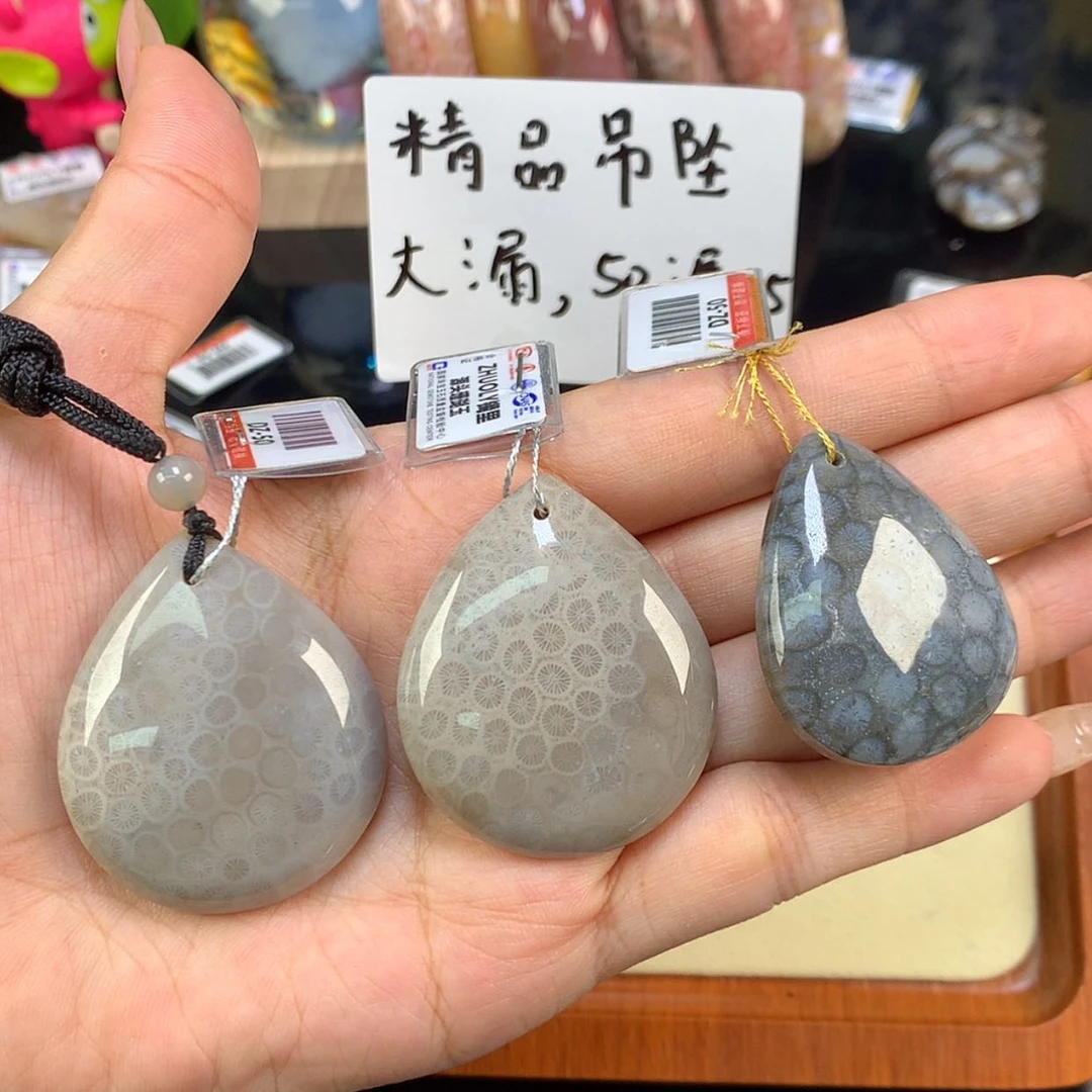 【闪购商品】颈饰未镶嵌硅化珊瑚（珊瑚玉）V****i