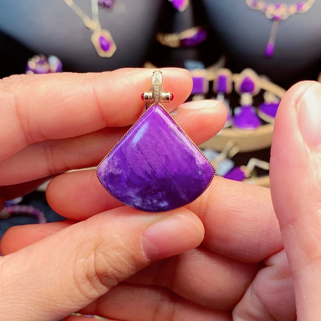 苏纪石（舒俱来）吊坠18K金镶嵌