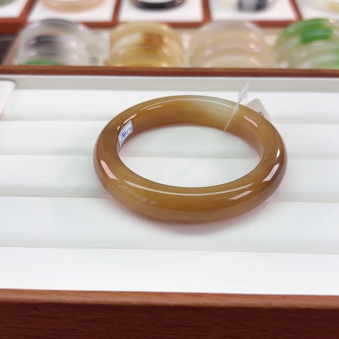 和田玉未镶嵌手镯老红糖色