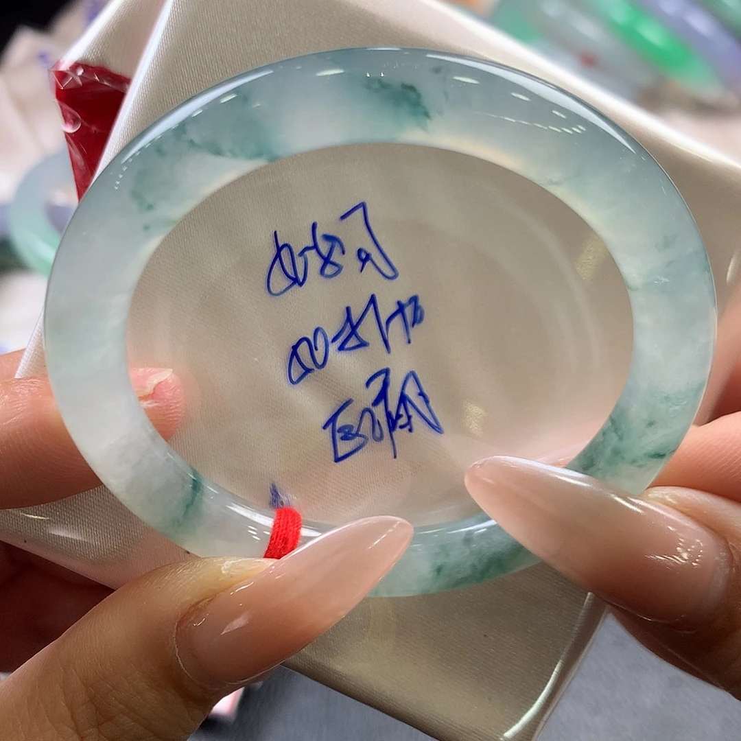 翡翠未镶嵌手镯50.8元巨漏