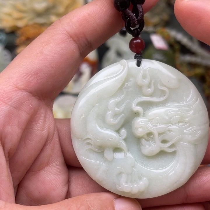 蛇纹石玉吊坠合金