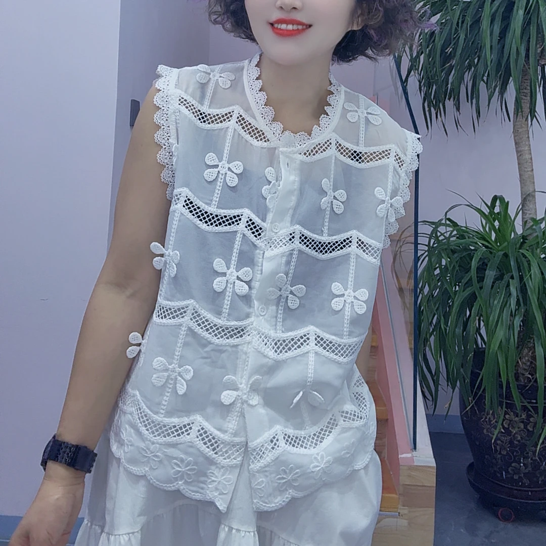 琦琦自留款花边镂空花朵无袖开衫