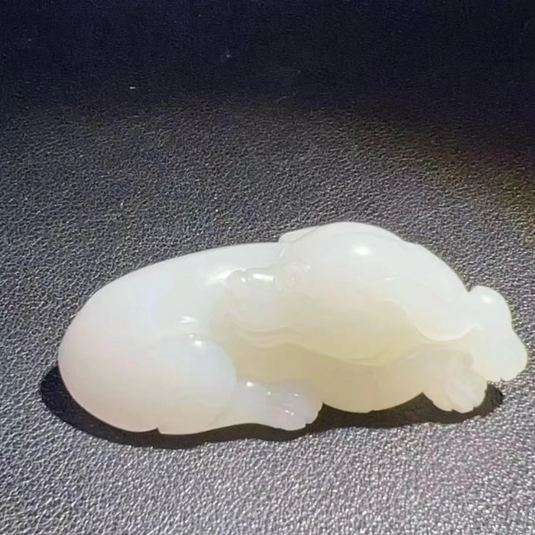 和田玉光白籽料旺财（小狗）挂件