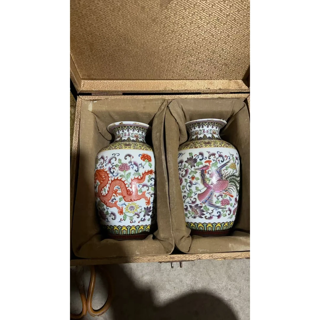 精品摆件一对龙凤瓶箱