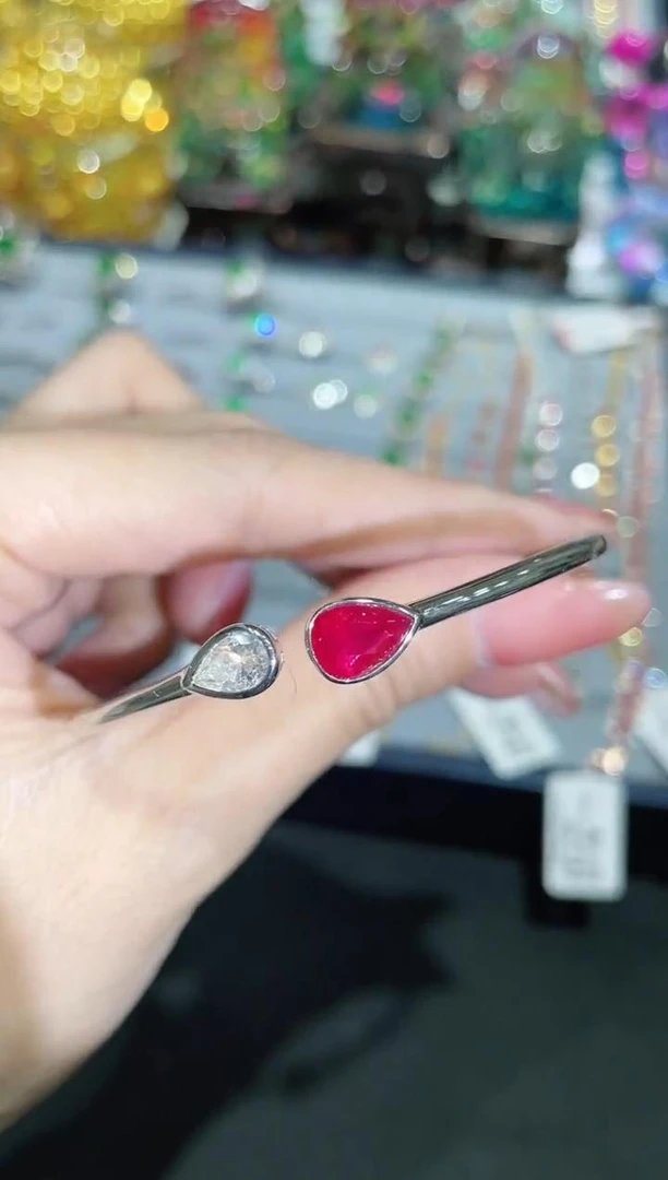 18K金镶嵌天然缅甸红宝石手镯