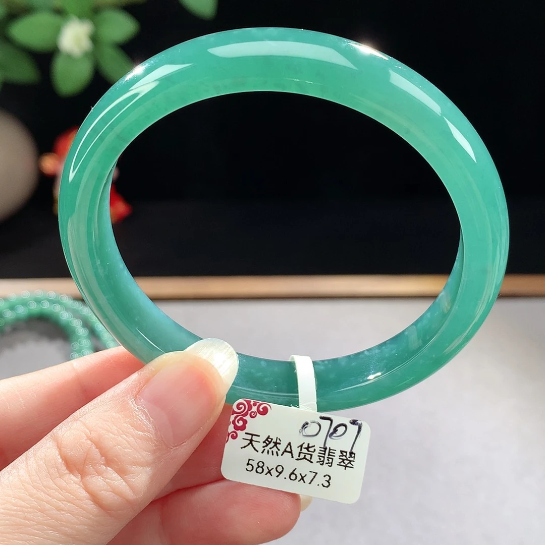 未镶嵌手镯（圆镯）翡翠