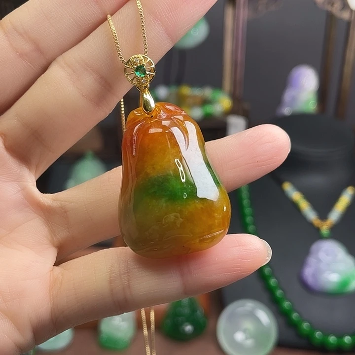 翡翠未镶嵌吊坠(赠链)