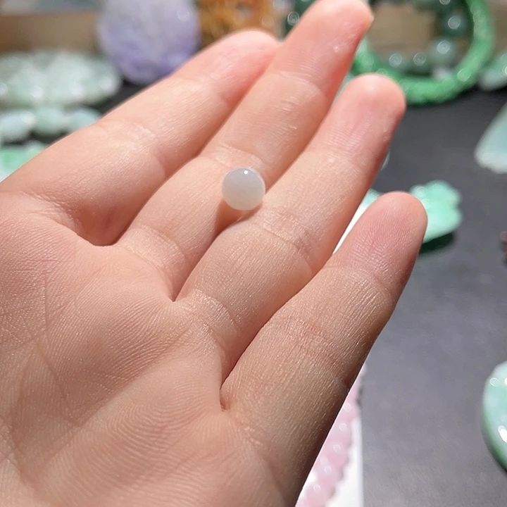 翡翠未镶嵌颈饰王*梅天