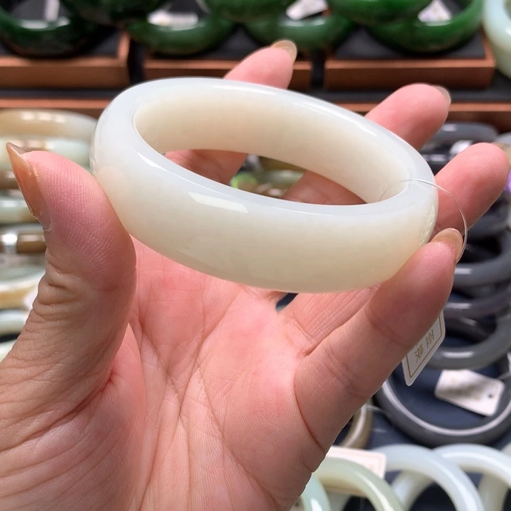 【闪购商品】未镶嵌手镯和田玉