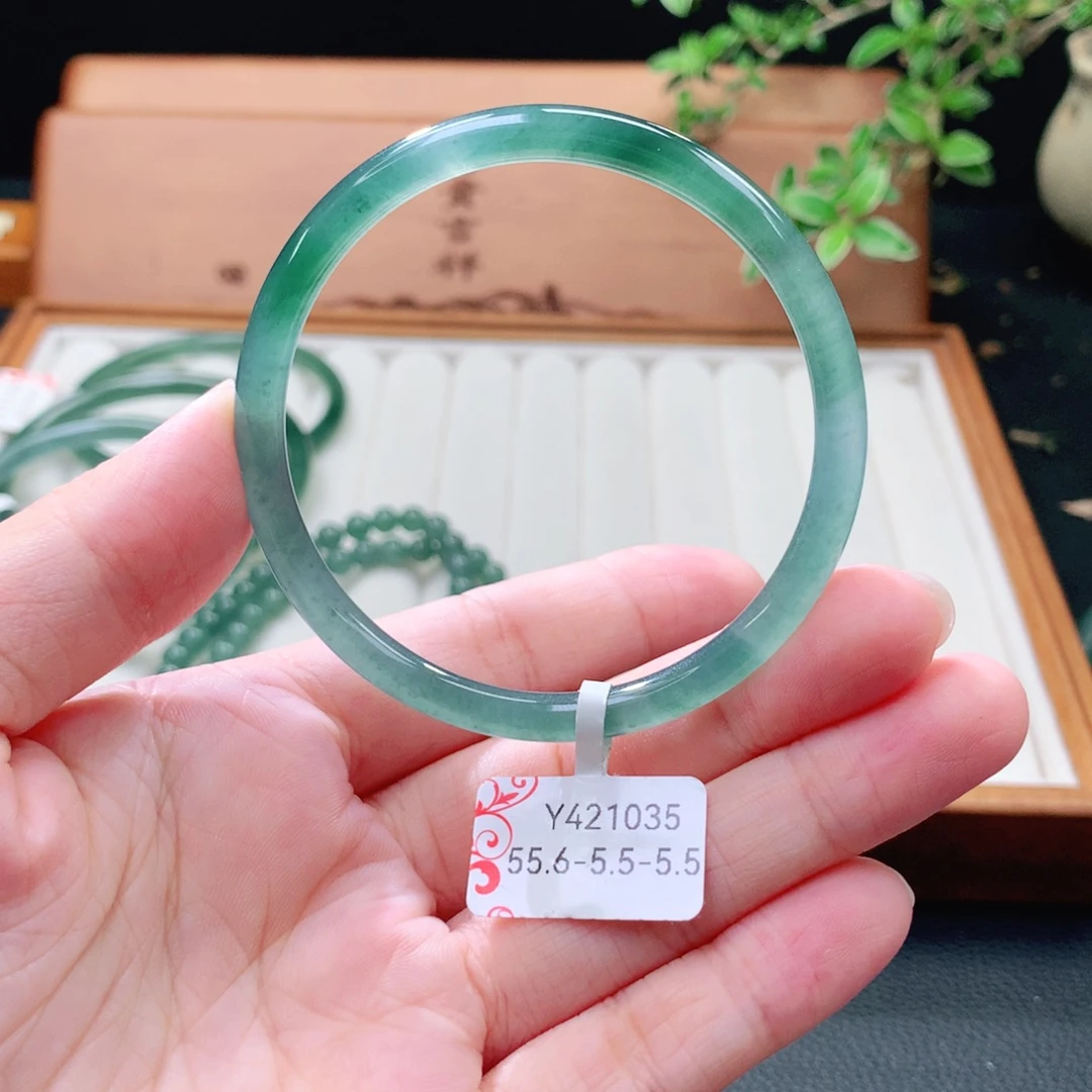 翡翠未镶嵌手镯（圆镯）