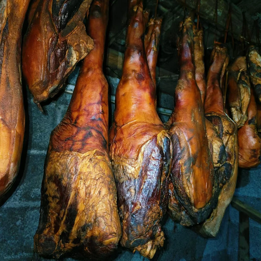 湖北恩施高山农村土猪烟熏腊猪脚熟食腊肉