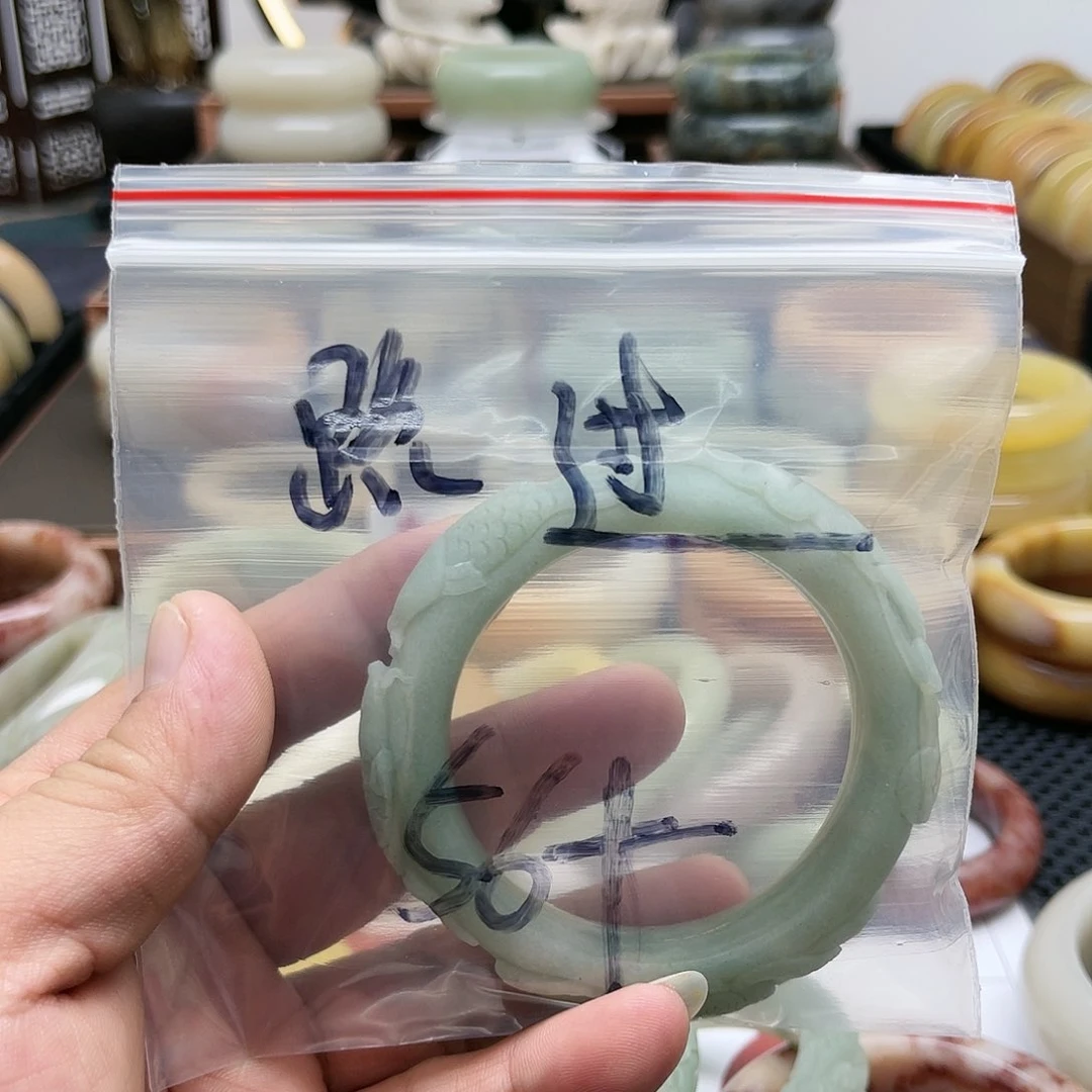 石英质玉手镯未镶嵌路*