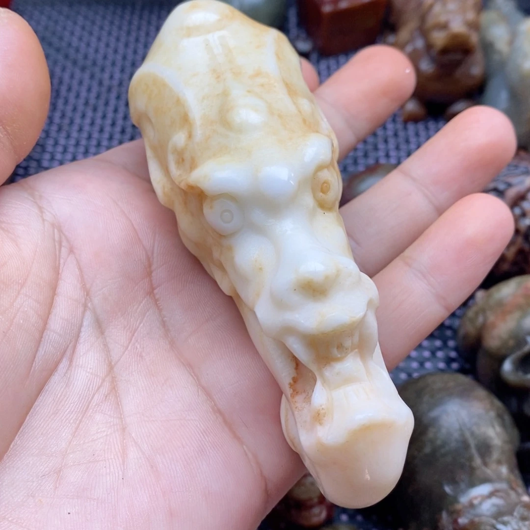 蛇纹石玉未镶嵌颈饰畢*金