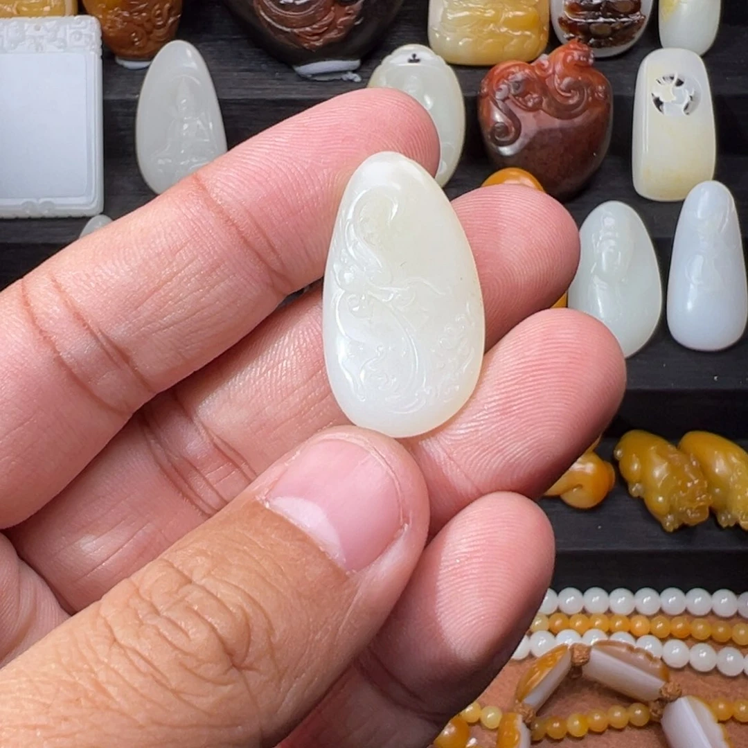 和田玉颈饰未镶嵌5.8克