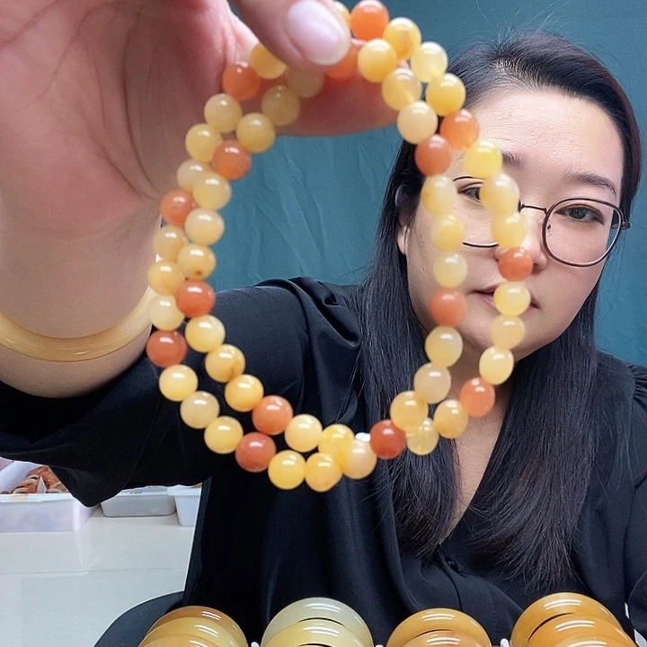 未镶嵌石英质玉（黄龙玉）颈饰