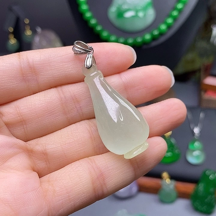 吊坠(赠链)未镶嵌翡翠