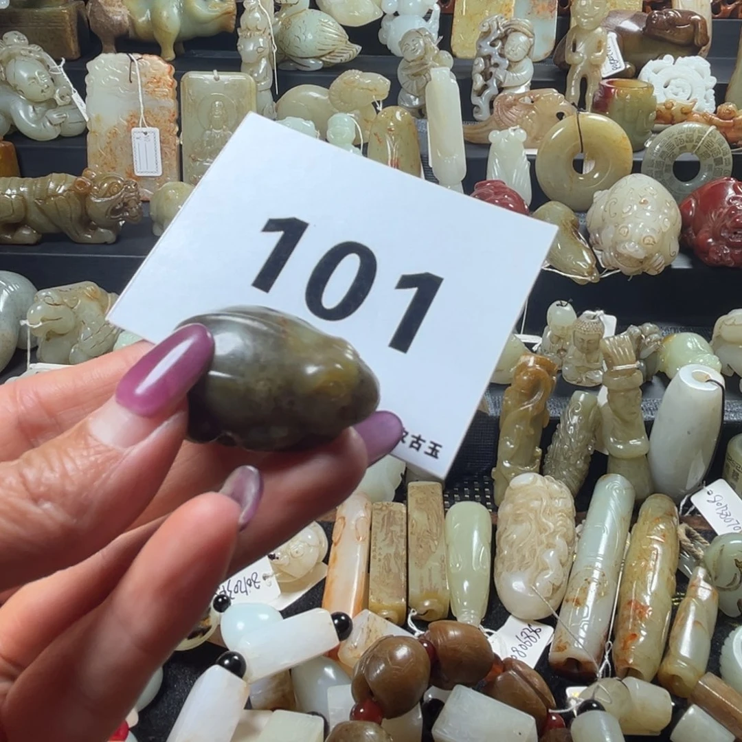 和田玉未镶嵌吊坠(赠链)