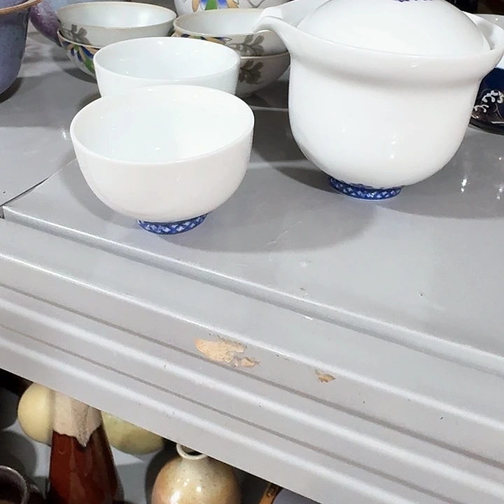 主人杯一个，瓷。。品茗