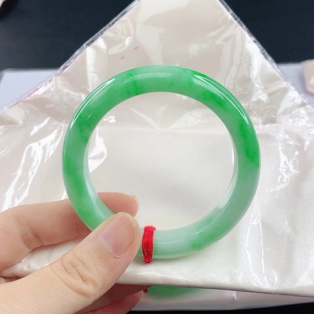 翡翠手镯未镶嵌翡翠383
