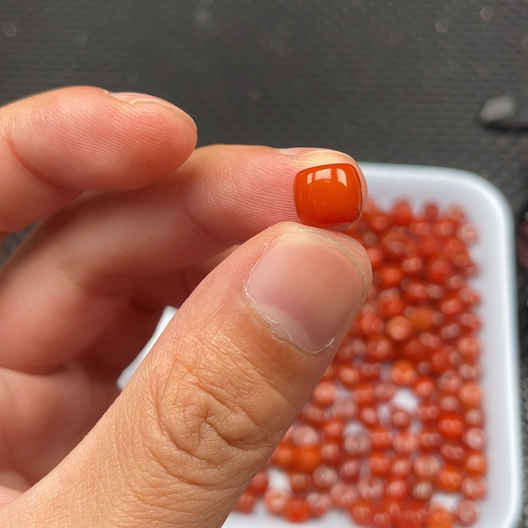 南红玛瑙未镶嵌3号 9*8柿子红直切珠一颗