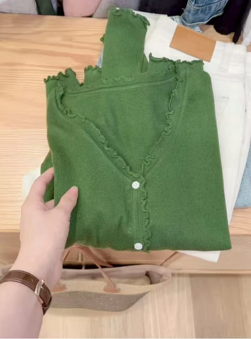 七言家巨好看!森林绿V领木耳边细羊开衫