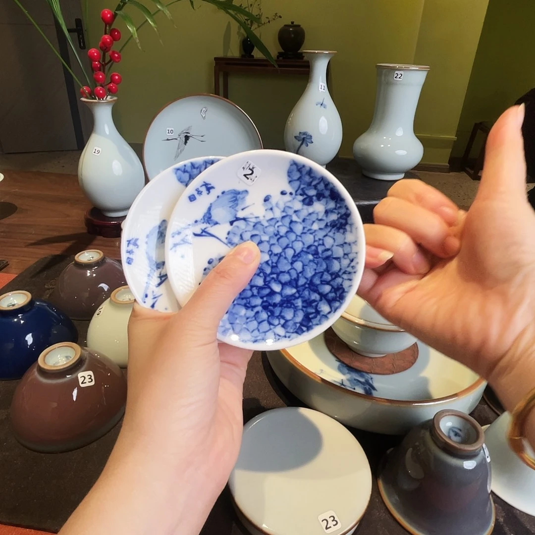 陶开播宠粉浮力青花杯托拍一发二