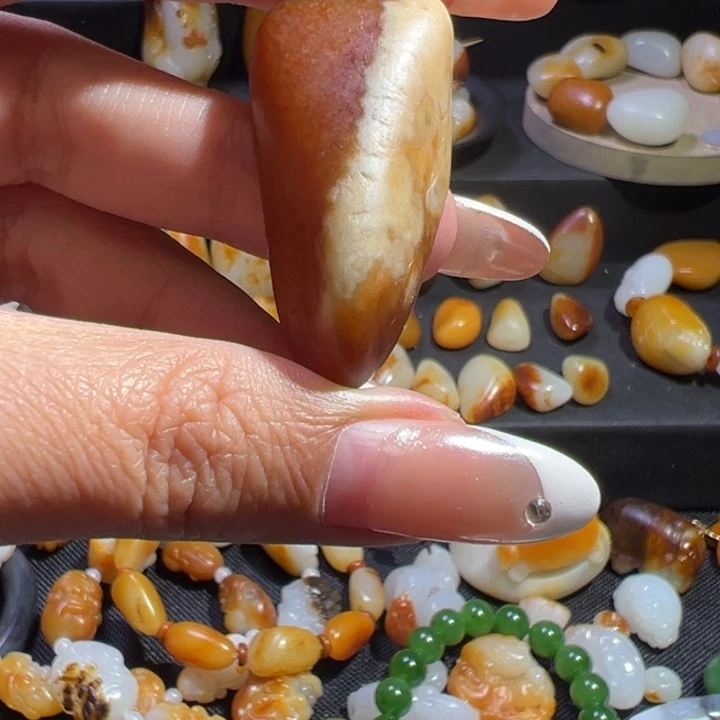 醉***爱和田玉未镶嵌颈饰