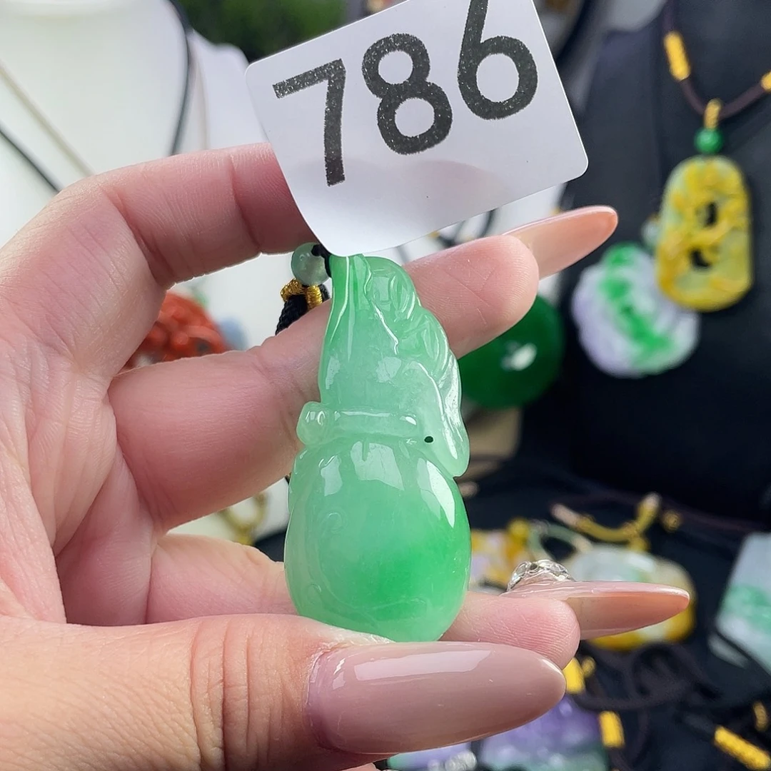 翡翠未镶嵌吊坠(赠链)